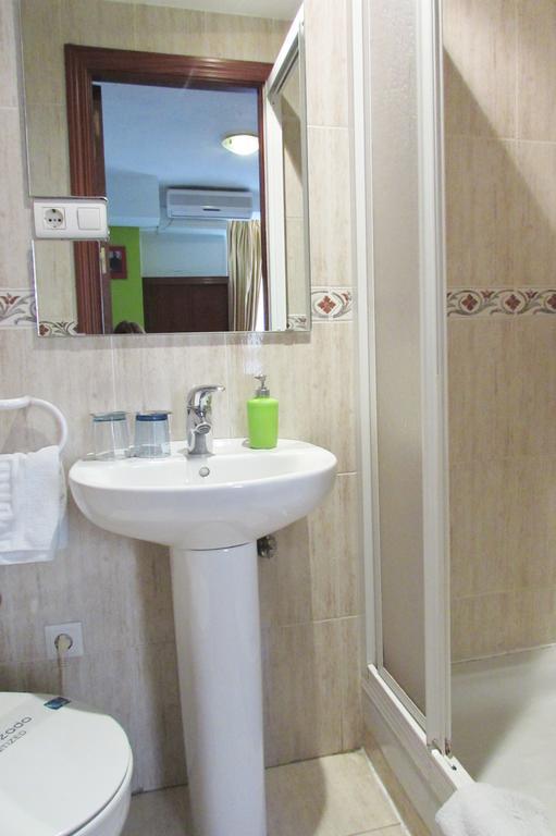 Hostal Nuevas Naciones 格拉纳达 外观 照片