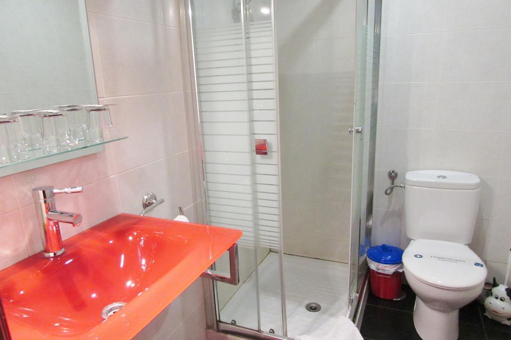 Hostal Nuevas Naciones 格拉纳达 外观 照片